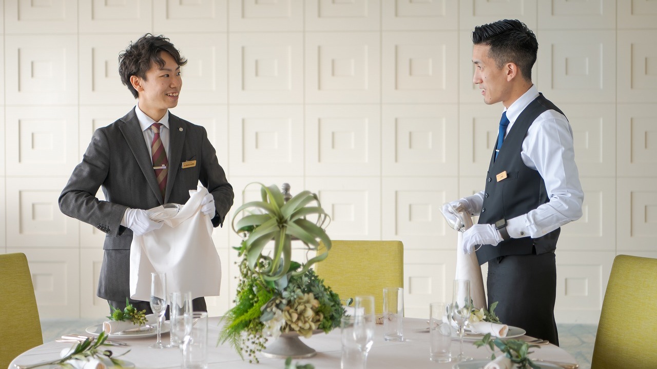 The Living Room with SKY BAR|レストランサービス・ホールスタッフの求人画像2枚目
