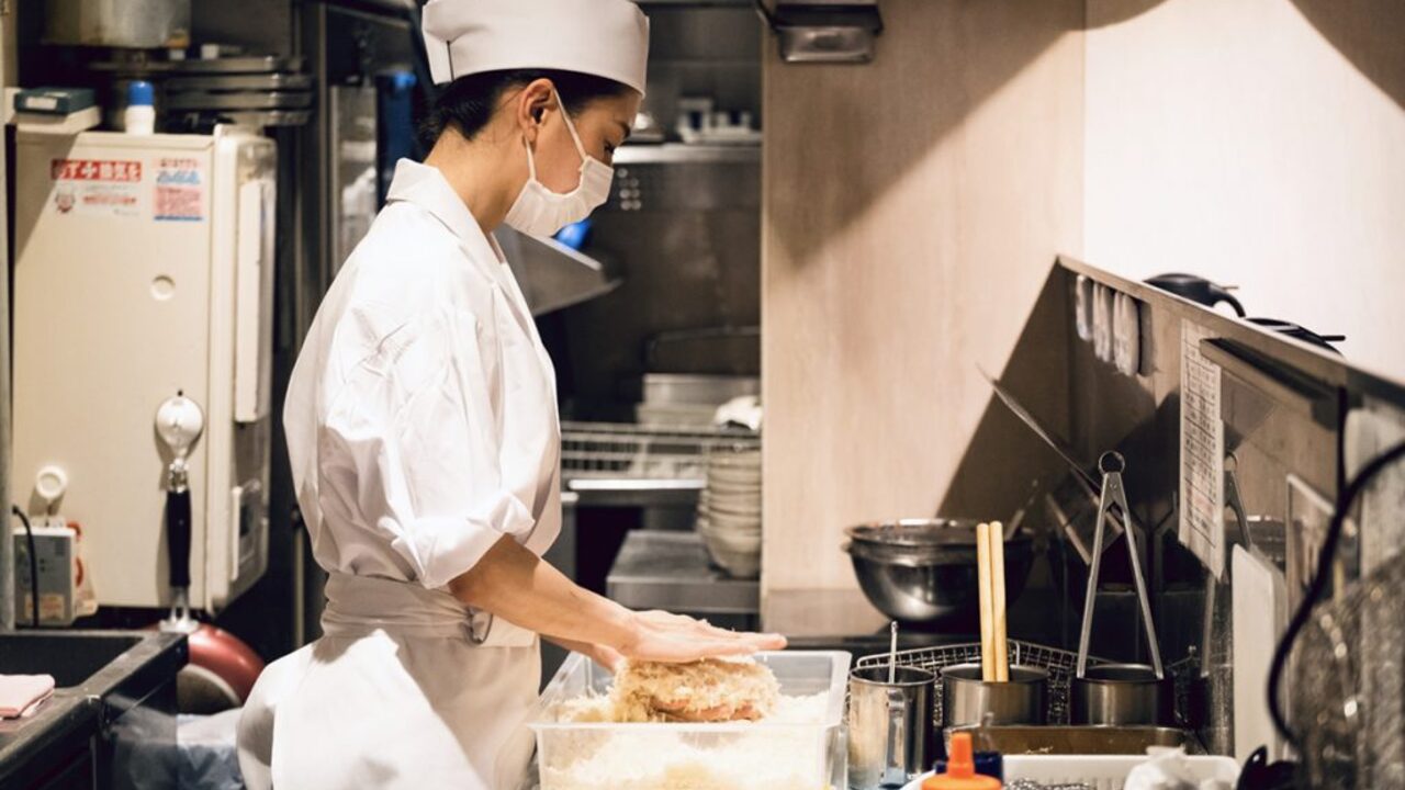 ファイブグループ|レストランサービス・ホールスタッフの求人画像1枚目