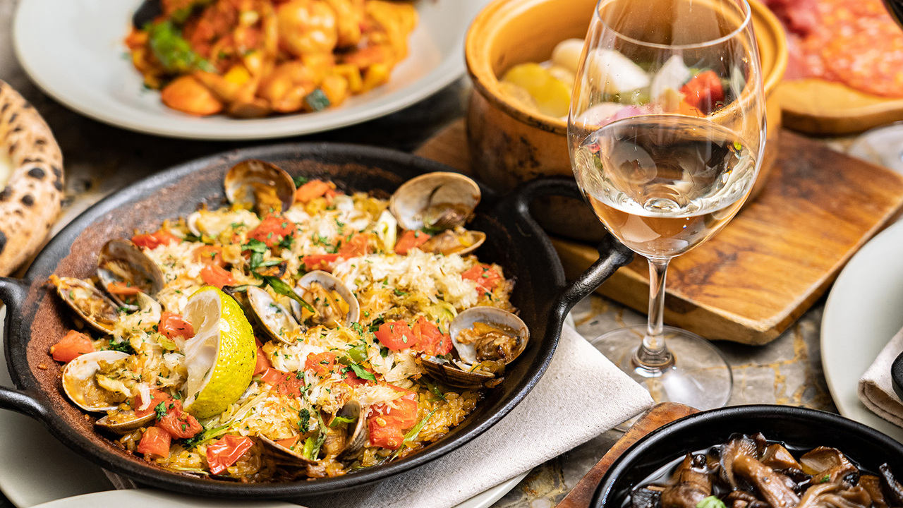 RIGOLETTO SMOKE GRILL AND BAR 祇園|レセプション・レストランレセプションの求人画像2枚目