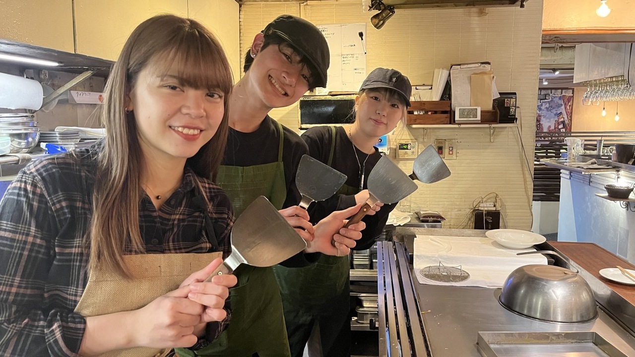 鉄板BISTRO 火だるま荘|キッチンスタッフの求人画像1枚目