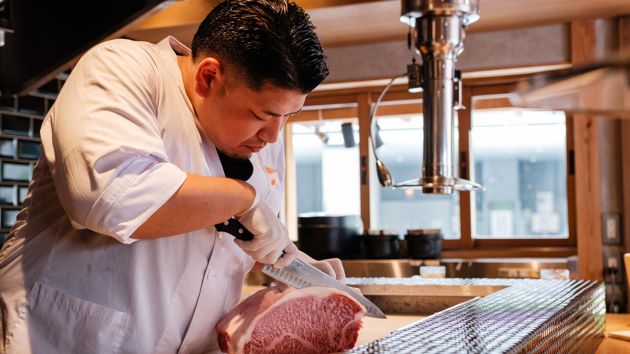 肉の天満屋|料理長・料理長候補の求人画像1枚目
