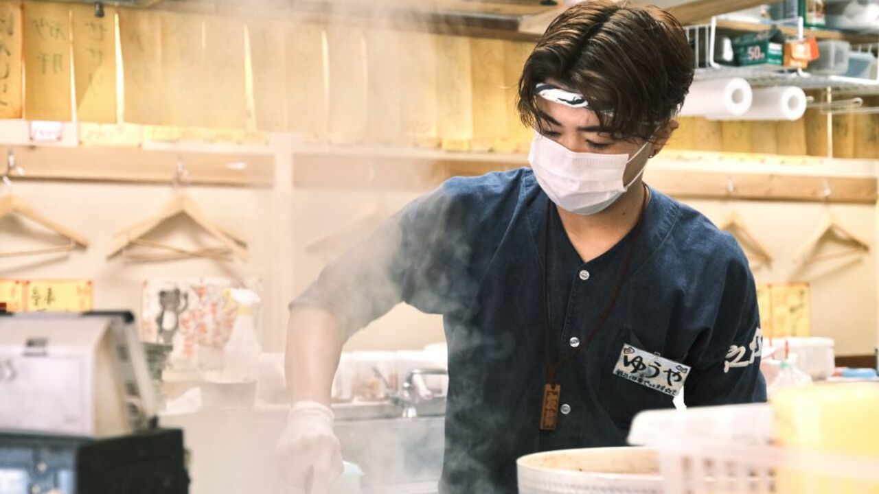 大衆酒場　酒呑んで飯食って蛙之介|女将・和装ホールの求人画像1枚目