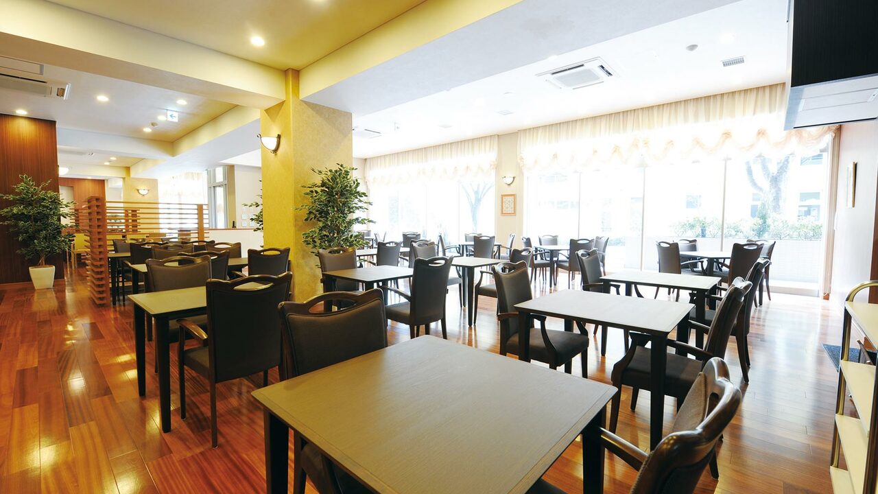 シニア向け分譲マンションレストラン|料理長・料理長候補の求人画像1枚目