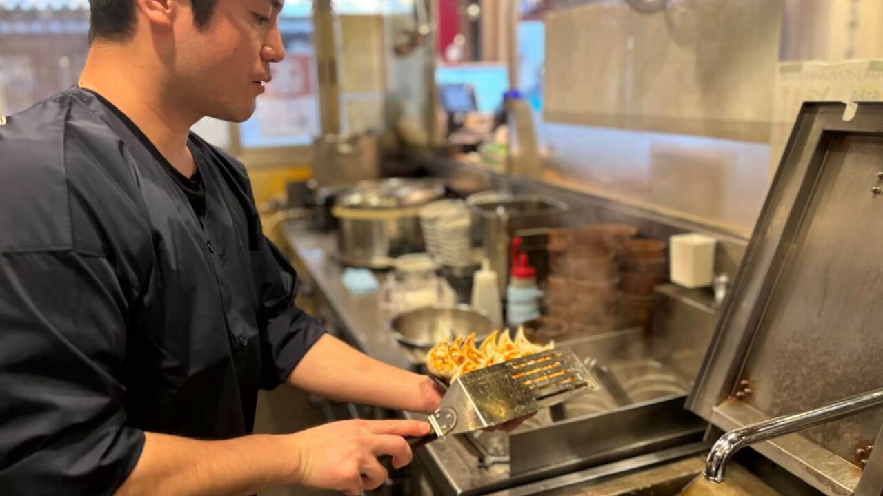 肉汁餃子のダンダダン|レストランサービス・ホールスタッフの求人画像2枚目