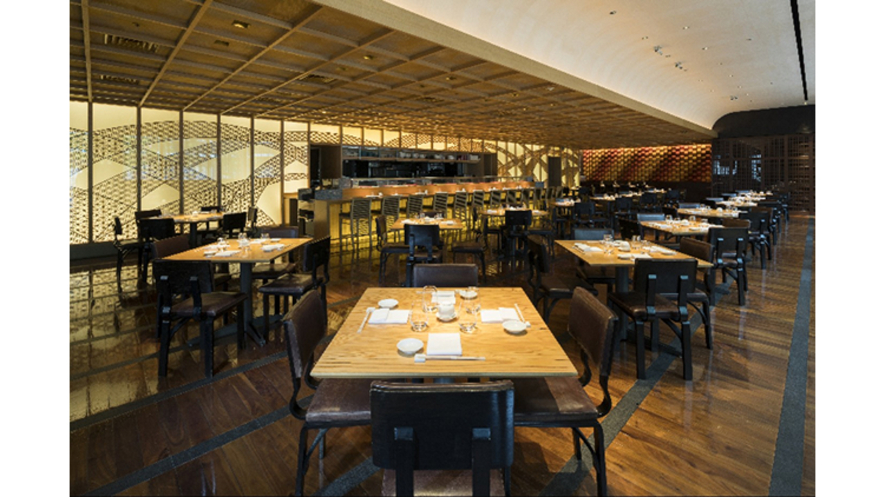 NOBU TOKYO|レストランサービス・ホールスタッフの求人画像1枚目