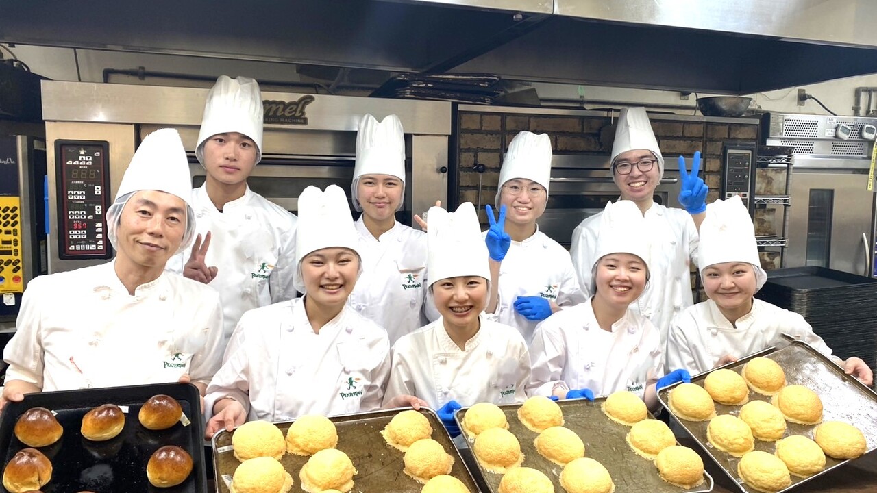 ピーターパン 石窯パン工房店（船橋） パティスリー・ケーキ屋, ベーカリー・ブーランジェリー | ブーランジェ・ベーカー)の求人の写真 1枚目