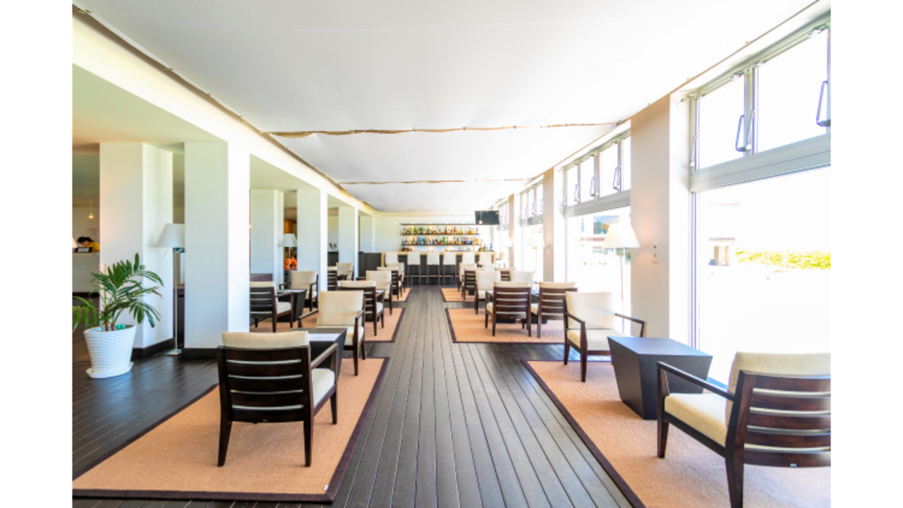 EN RESORT Kumejima EEF Beach Hotel|レストランサービス・ホールスタッフの求人画像2枚目