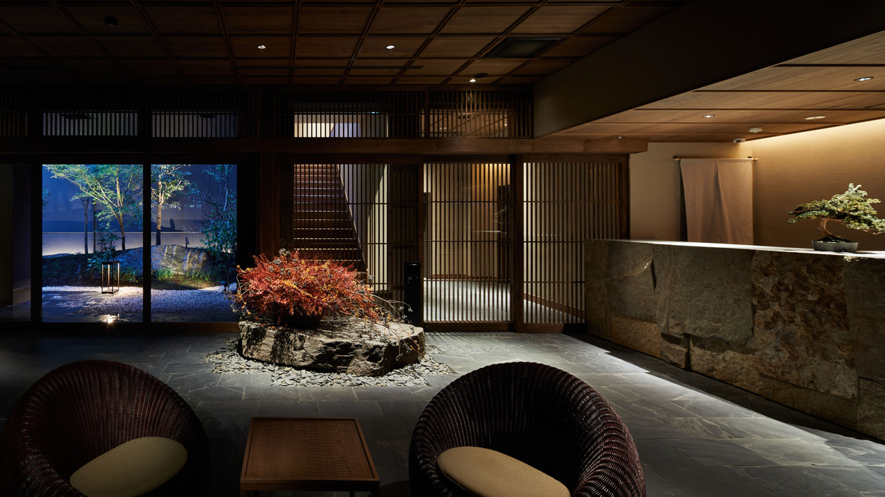 由縁|フロントスタッフの求人画像1枚目