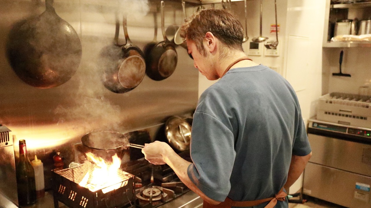 コモンダイニング|焼き鳥職人の求人画像1枚目