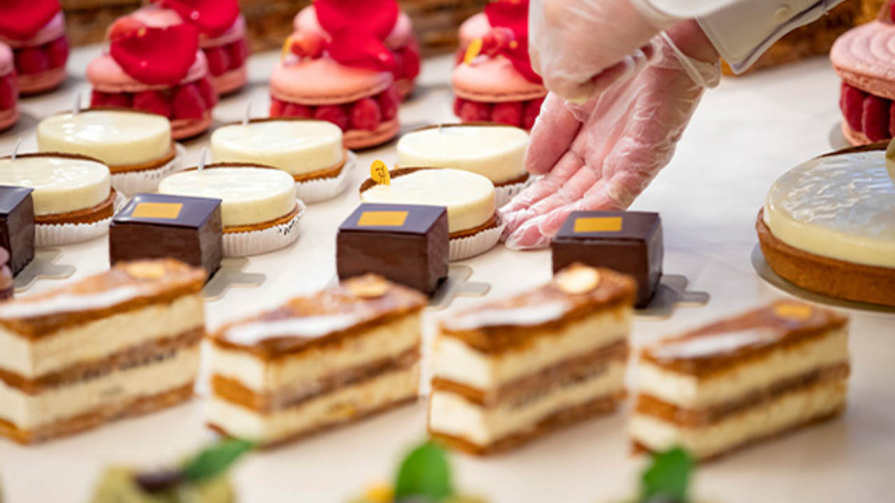 PIERRE HERMÉ PARIS|店長・店長候補の求人画像1枚目