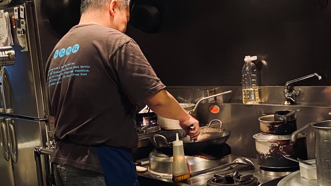 松記鶏飯|調理見習い・調理補助の求人画像1枚目