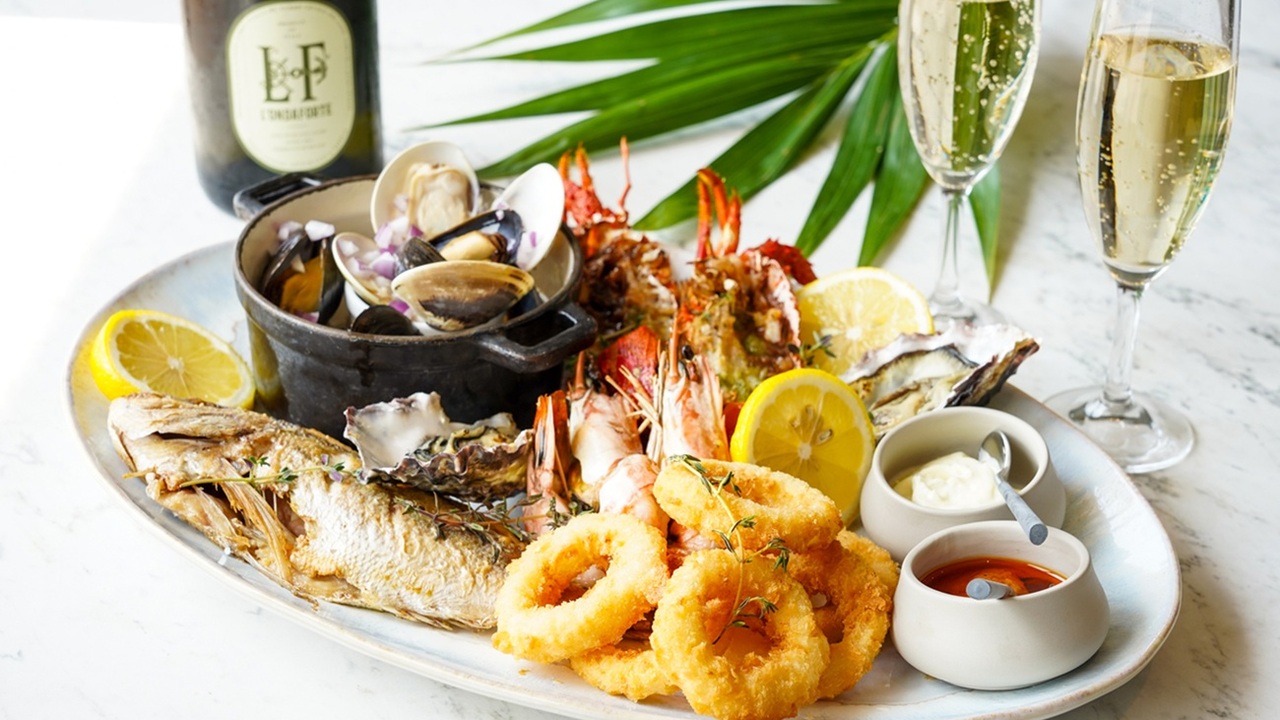 Coronial Beach 横浜みなとみらいハンマーヘッド店 洋食・西洋料理, 創作・ダイニングバー | キッチンスタッフ)の求人の写真 1枚目