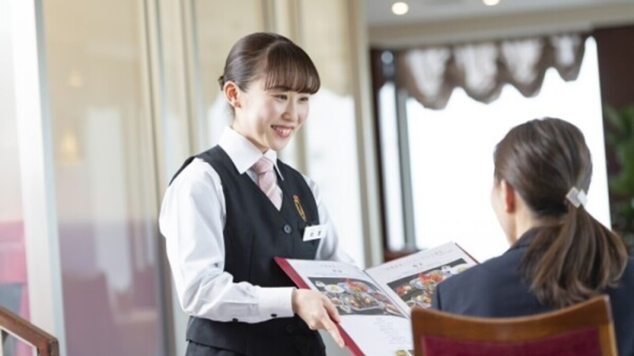 活 伊勢海老料理 中納言|レストランサービス・ホールスタッフの求人画像1枚目