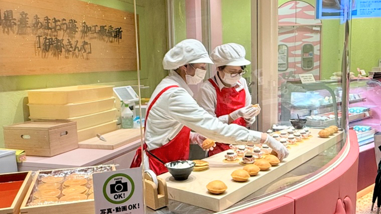 あまおう苺加工販売所 伊都きんぐ キャナルシティ博多店 その他(料理ジャンル) | 販売スタッフ)の求人の写真 4枚目