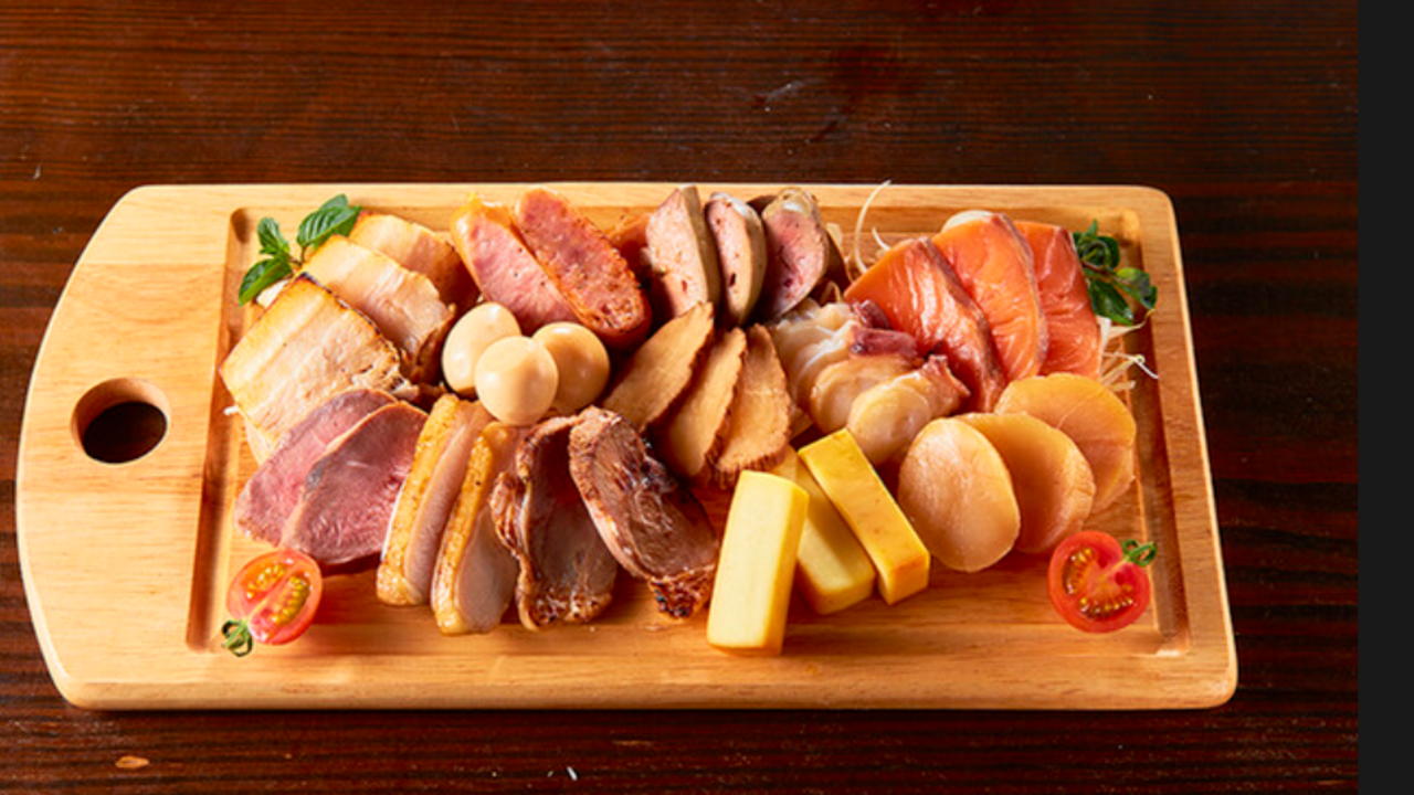 とりとんくん|女将・和装ホールの求人画像2枚目