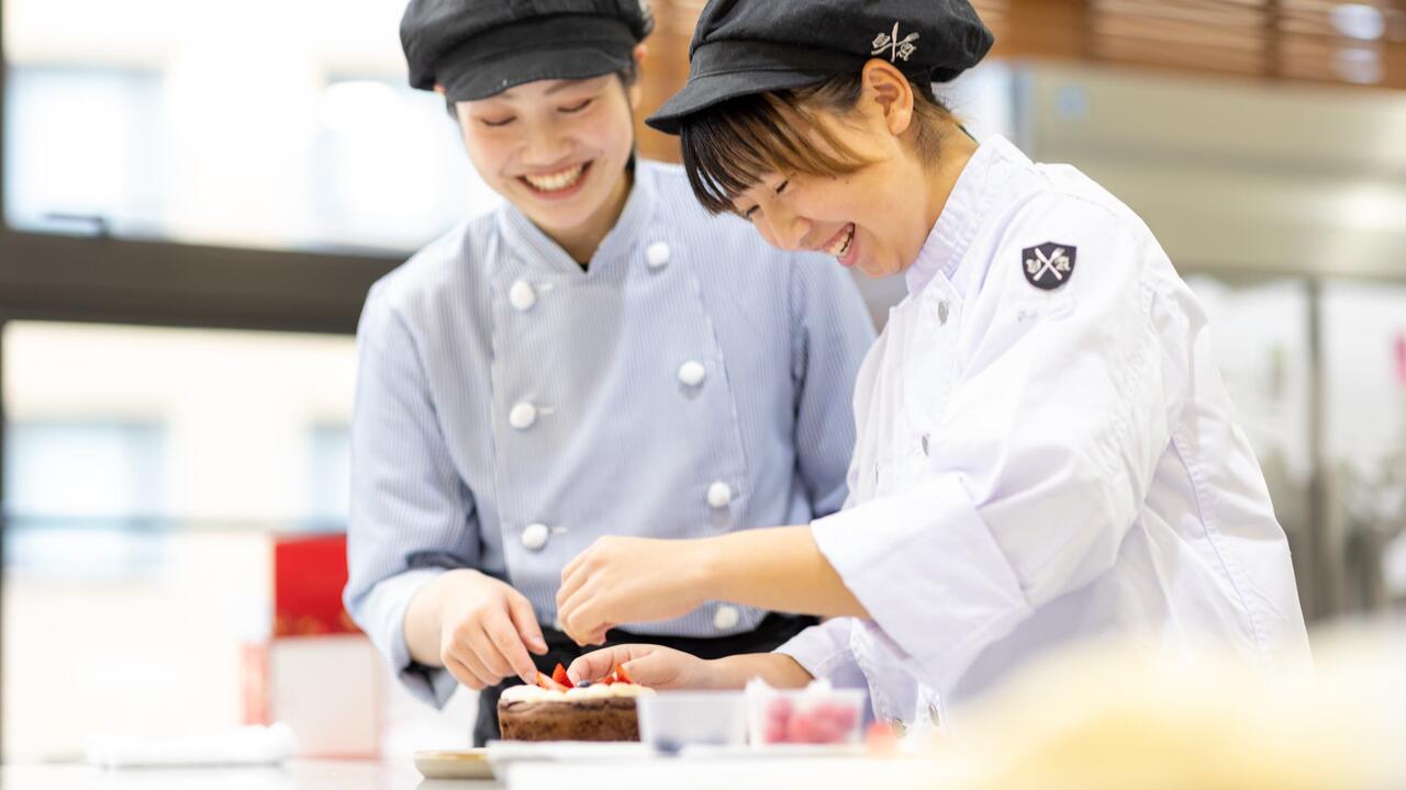 専門学校　福岡ビジョナリーアーツ|パティシエの求人画像2枚目