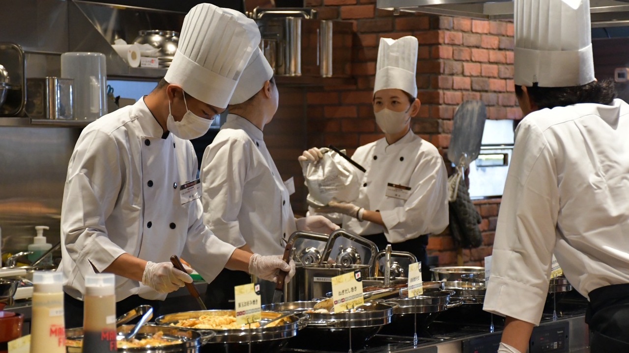 ワールドビュッフェ|料理長・料理長候補の求人画像1枚目