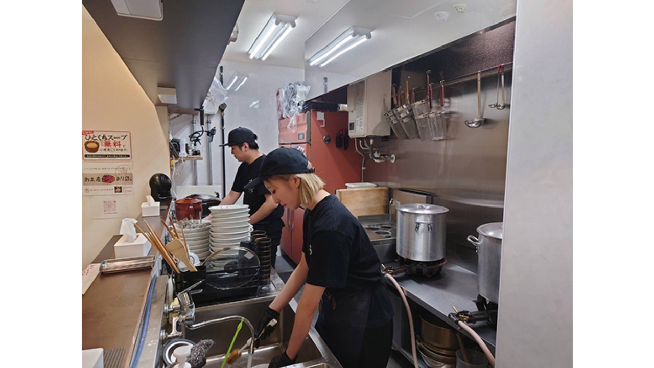 油そば一二三　福岡天神店|店長・店長候補の求人画像1枚目