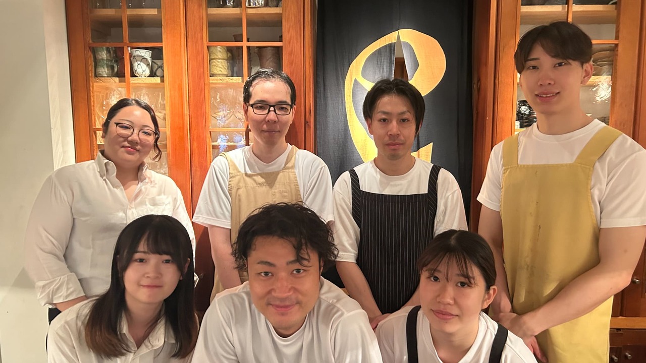 eat|レストランサービス・ホールスタッフの求人画像1枚目