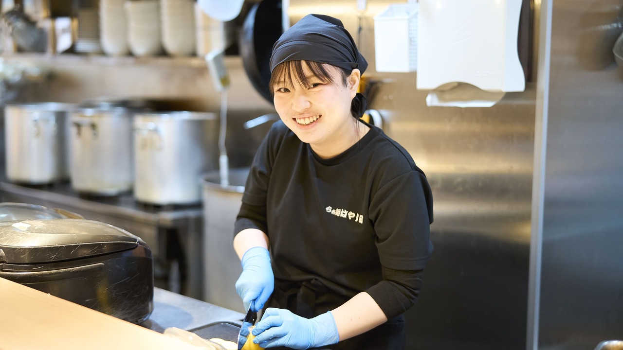 ラーメン事業部 らぁ麺 はやし田 品川港南口店 ラーメン | キッチンスタッフ)の求人の写真 3枚目