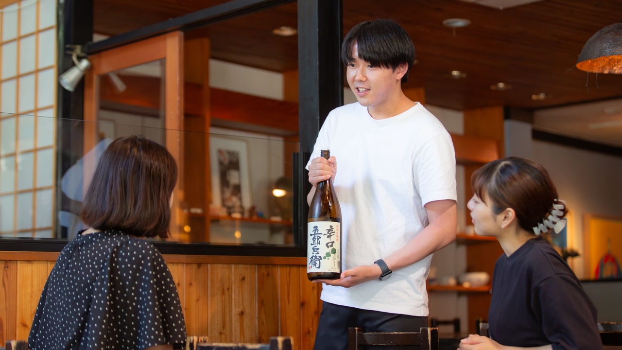 酢重 酢重ダイニング　新丸の内ビル 和食 | レストランサービス・ホールスタッフ)の求人の写真 2枚目