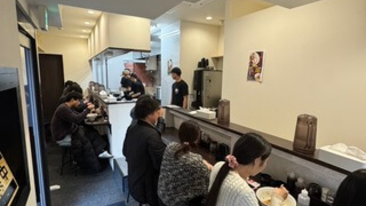 油そば一二三　福岡天神店|レストランサービス・ホールスタッフの求人画像3枚目