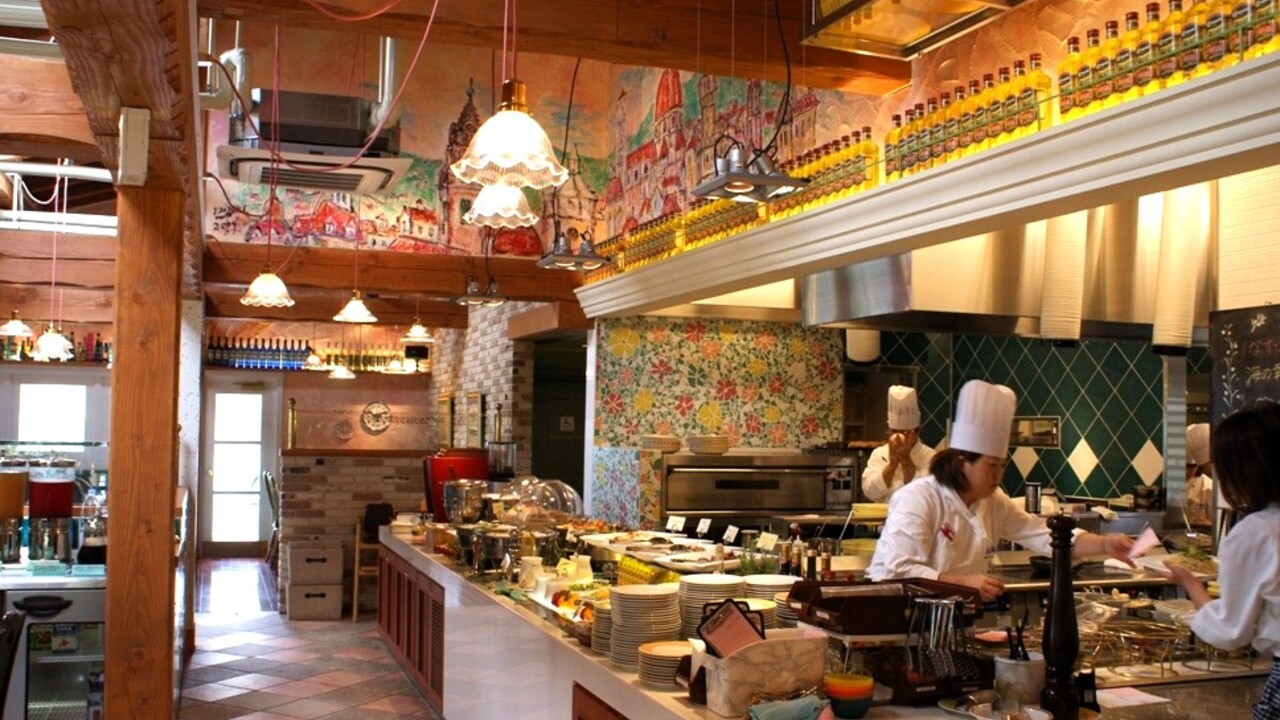 フランチャイズグループ|レストランサービス・ホールスタッフの求人画像1枚目