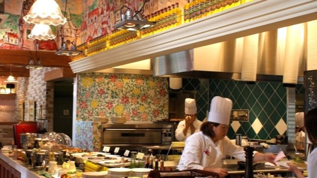 フランチャイズグループ|レストランサービス・ホールスタッフの求人画像1枚目