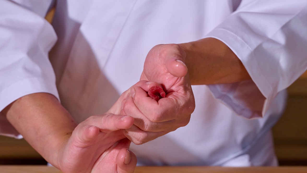 とよひさ 日本料理・懐石料理, 寿司・鮨 | 女将・和装ホール)の求人の写真 4枚目