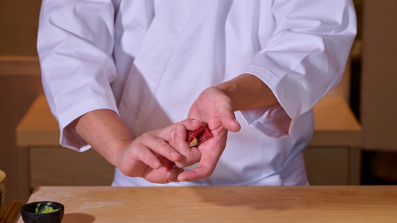 とよひさ 日本料理・懐石料理, 寿司・鮨 | 女将・和装ホール)の求人の写真 1枚目