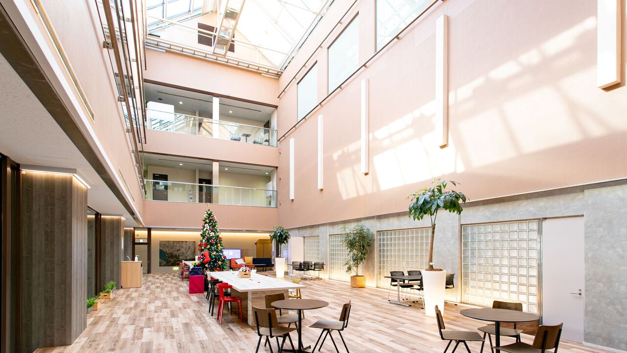 トーセイホテル＆セミナー幕張  トーセイホテル＆セミナー幕張 ビジネスホテル, その他ホテル | 宴会・婚礼部門 | 創作・ダイニングバー | 宴会サービス)の求人の写真 2枚目