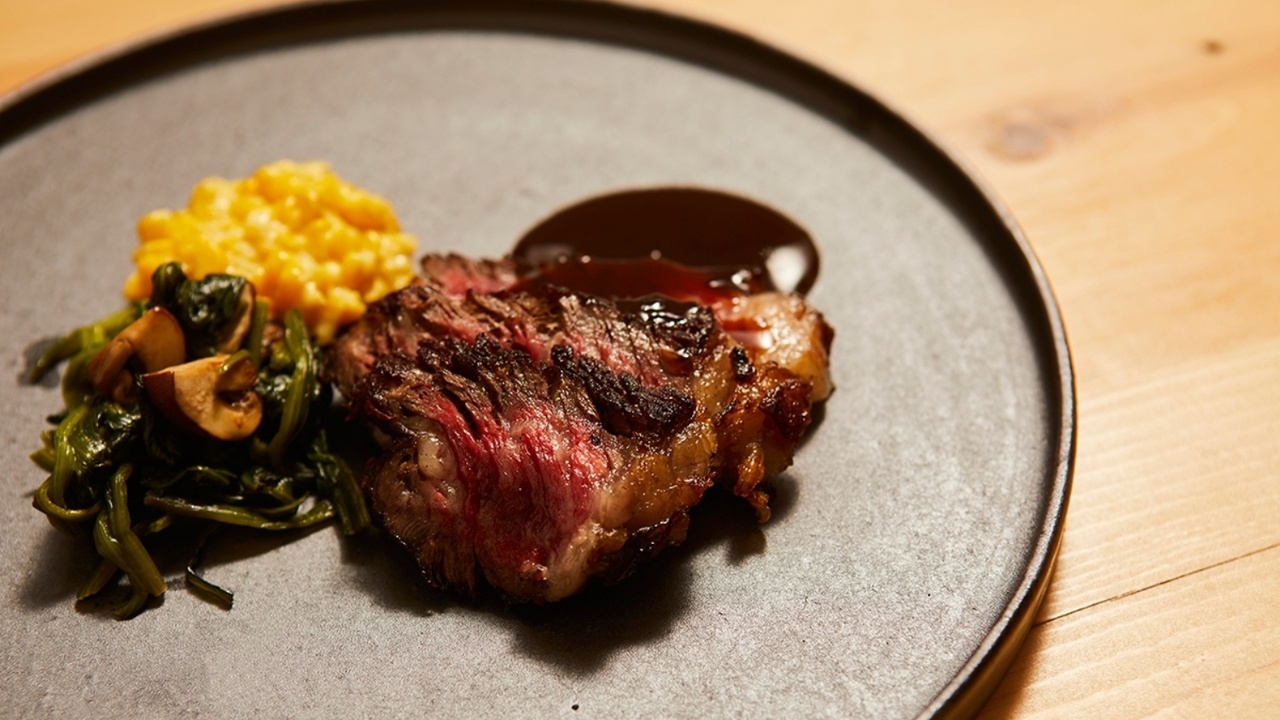 MORETHAN　HOTEL|レストランサービス・ホールスタッフの求人画像1枚目