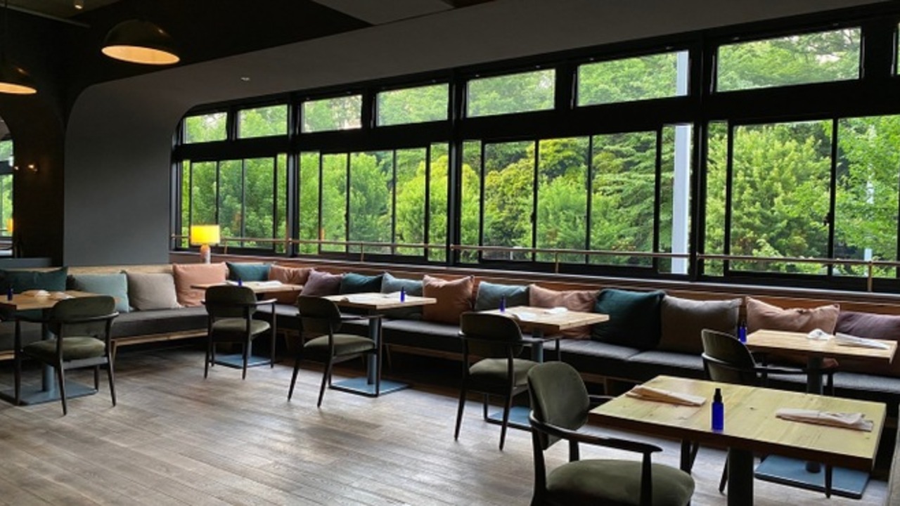 MORETHAN　HOTEL|マネージャー・管理職(料飲)の求人画像1枚目