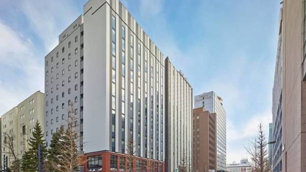 株式会社ノースグラフィック-三井ウエストガーデンホテル-レストランサービス・ホールスタッフ 1枚目