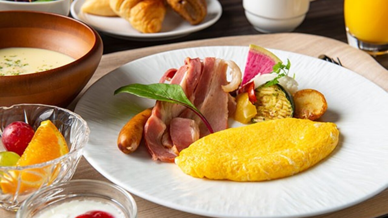 株式会社ノースグラフィック-三井ウエストガーデンホテル-レストランサービス・ホールスタッフ 2枚目