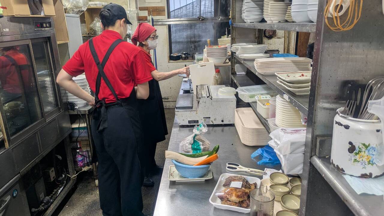 華さん食堂 空港通り店 和食, テイクアウト・惣菜・弁当屋 | 料理長・料理長候補)の求人の写真 4枚目