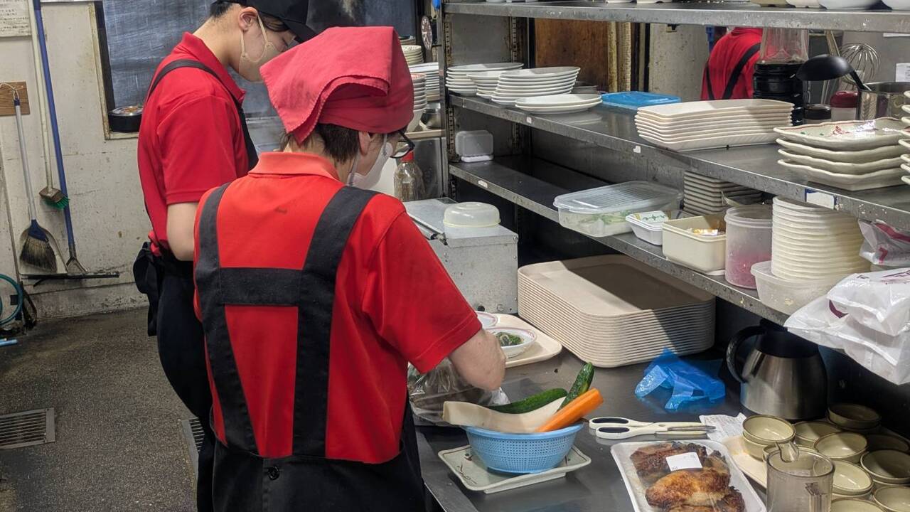 華さん食堂|料理長・料理長候補の求人画像2枚目