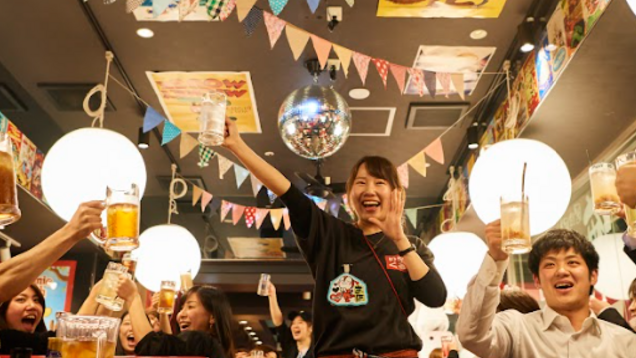 居酒屋いくなら俺んち来る？ 〜宴会部〜 新宿店 焼き鳥, 居酒屋 | 女将・和装ホール)の求人の写真