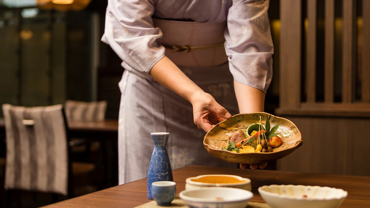 ホテル河鹿荘 ホテル 河鹿荘 ホテル・旅館 | 料理長・料理長候補)の求人の写真 1枚目