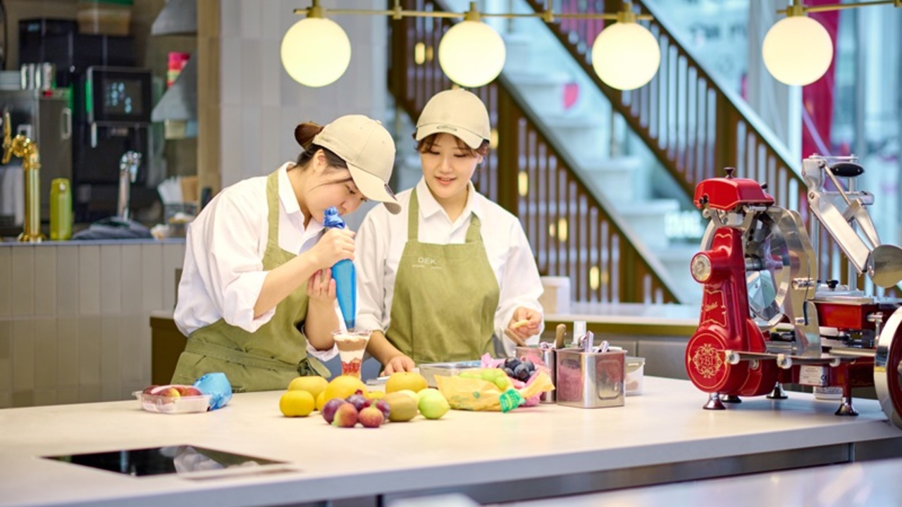 DEK|レストランサービス・ホールスタッフの求人画像2枚目