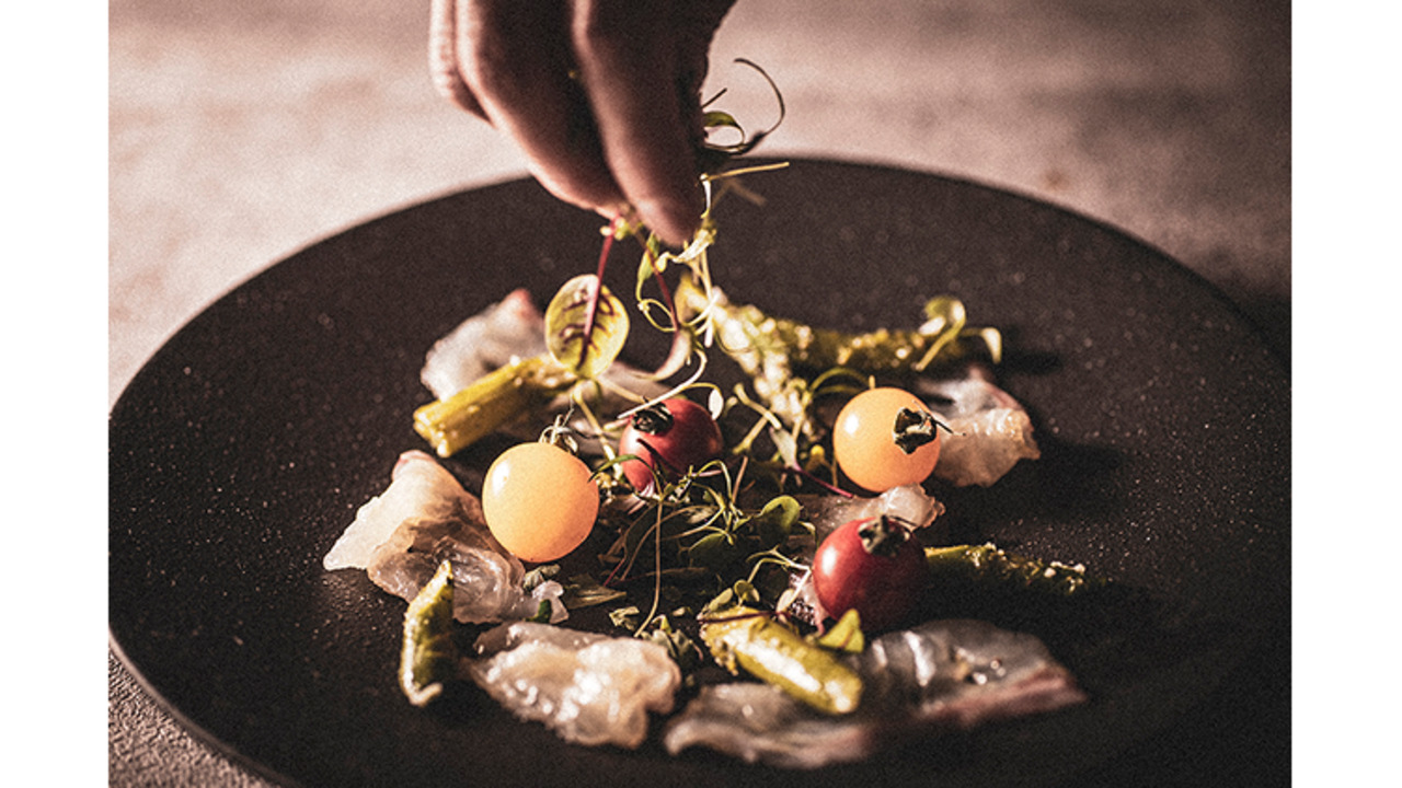 IN DISH|レストランサービス・ホールスタッフの求人画像1枚目