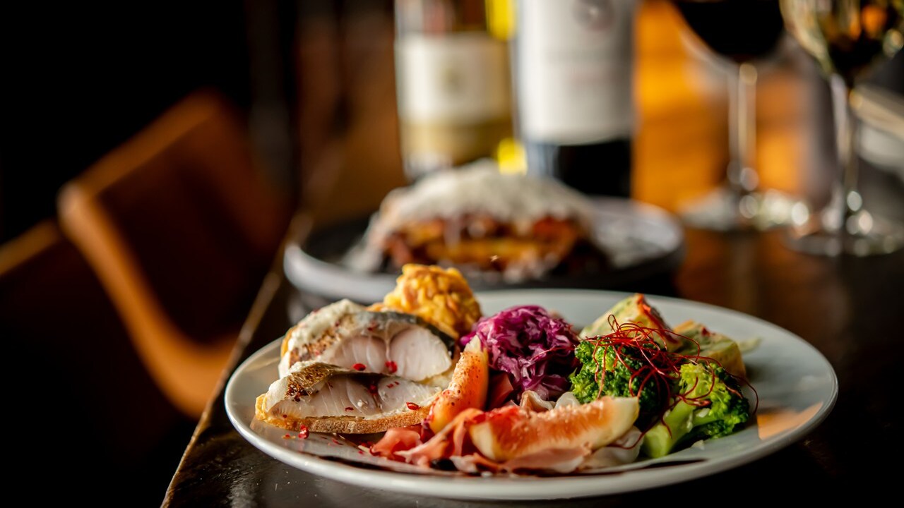 炭火焼とワインの酒場 VOLTA 北新地店 イタリアン, 洋食・西洋料理 | レストランサービス・ホールスタッフ)の求人の写真 2枚目