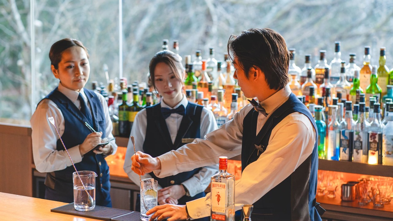 barhotel箱根香山|フロントスタッフの求人画像2枚目