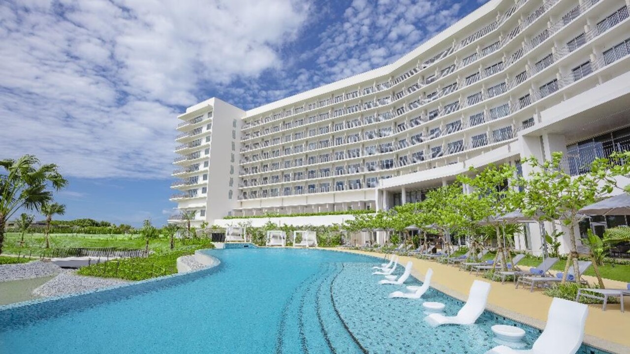 ヒルトン沖縄瀬底リゾート リゾートホテル | 宿泊部門 | フロントスタッフ)の求人の写真 1枚目