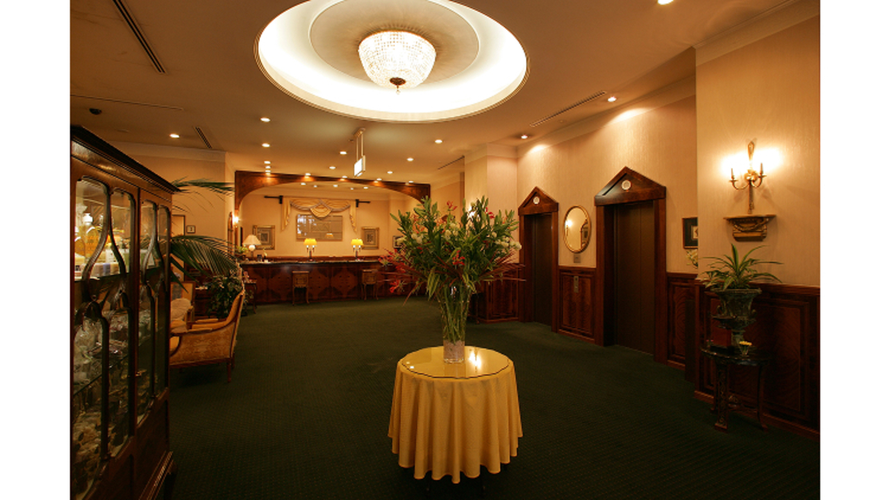 デュークスホテル|フロントスタッフの求人画像1枚目