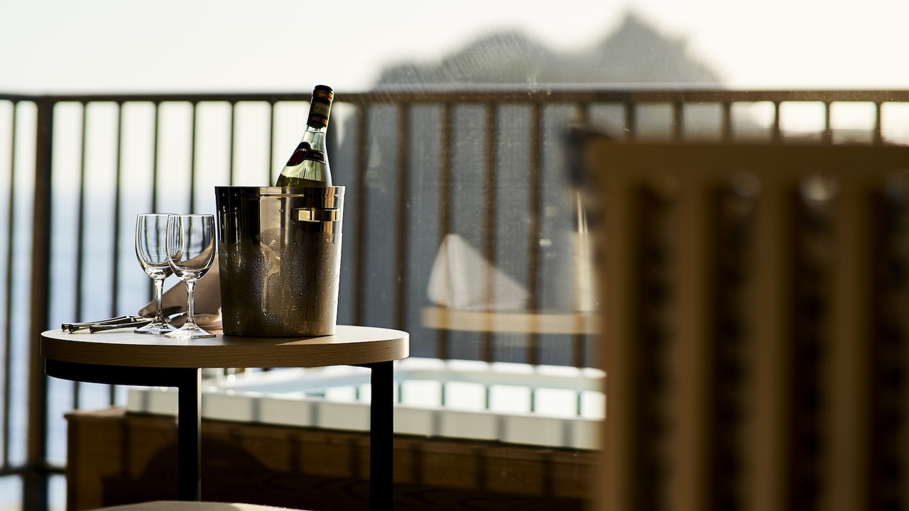 by 温故知新 イル・アズーリ ホテル・旅館 | フロントスタッフ)の求人の写真 2枚目