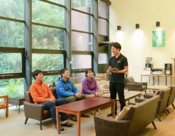 合宿事業 昭和の森フォレストビレッジ(飲食店 / その他ホテル | 宿泊部門 | フロントスタッフ)の求人の写真 1