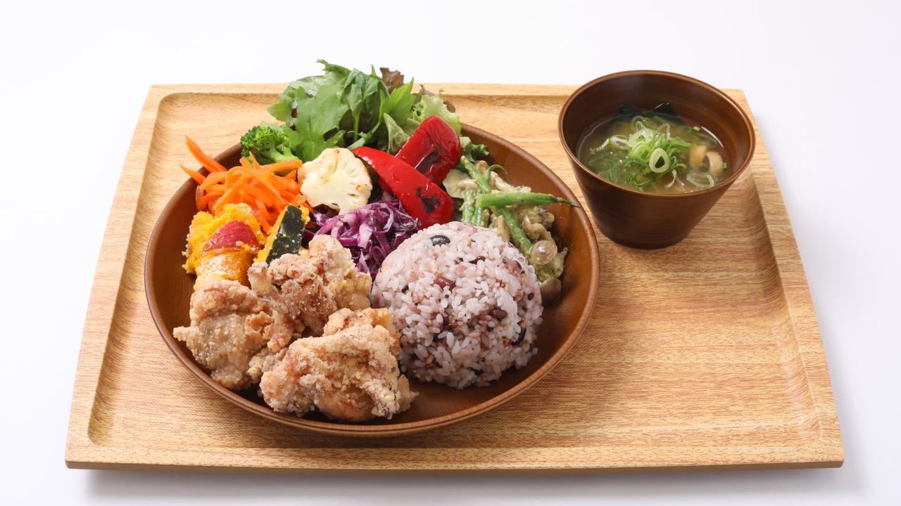 鳥〇食堂×タニタカフェ|調理見習い・調理補助の求人画像1枚目