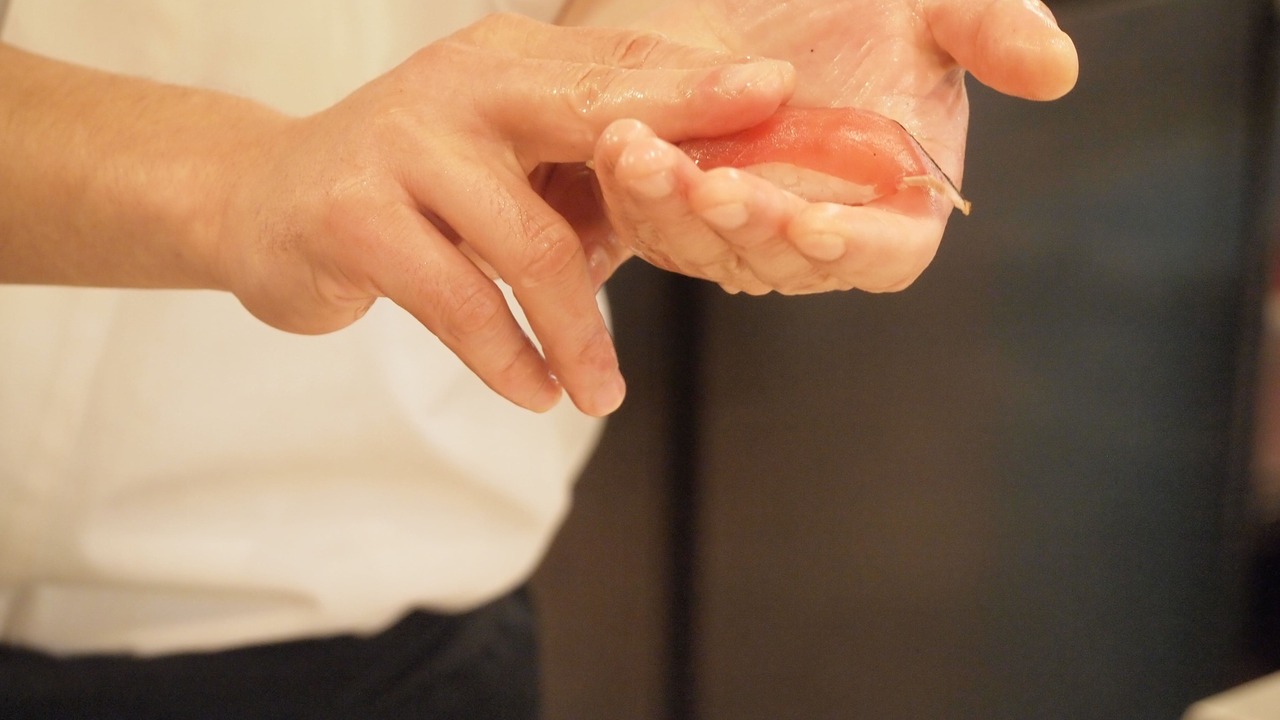 海都|レストランサービス・ホールスタッフの求人画像1枚目