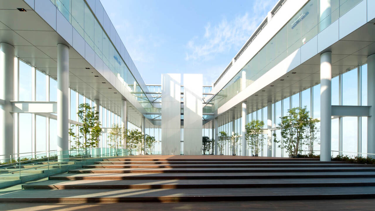 SKY GARDEN 300|レストランサービス・ホールスタッフの求人画像1枚目